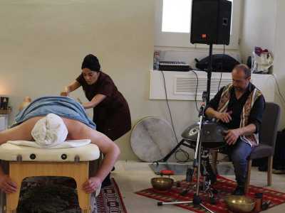 Ci sar� poi spazio per la Medicina tradizionale cinese, secondo cui l�energia vitale del corpo circola attraverso dei canali (i meridiani) che si ramificano collegandosi ad altri organi e funzioni corporee